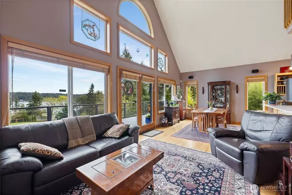 290 Chippewa Trail, Fox Island, WA 98333