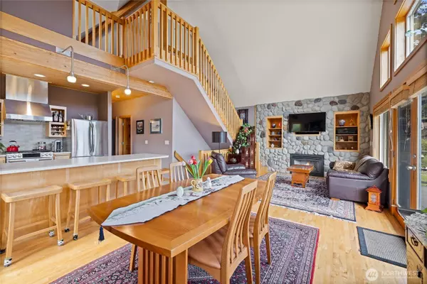 290 Chippewa Trail, Fox Island, WA 98333