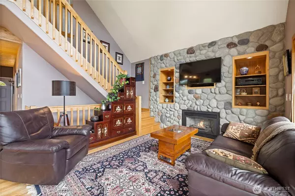 290 Chippewa Trail, Fox Island, WA 98333