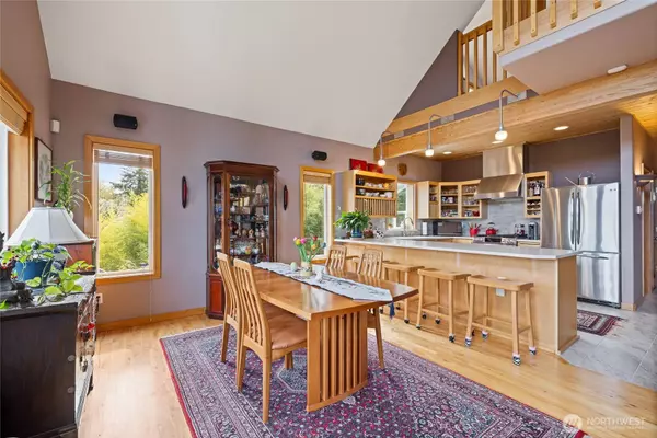 290 Chippewa Trail, Fox Island, WA 98333