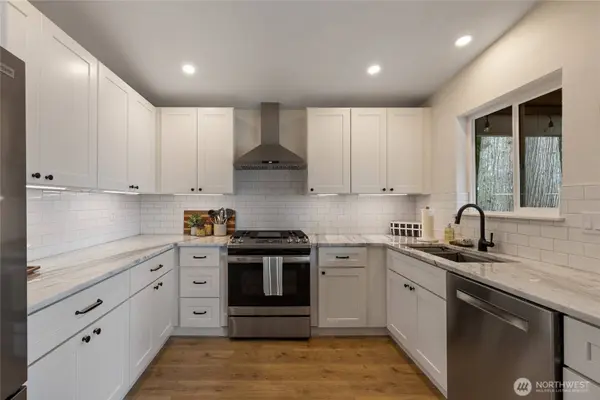 1125 W Lost Lake RD, Shelton, WA 98584