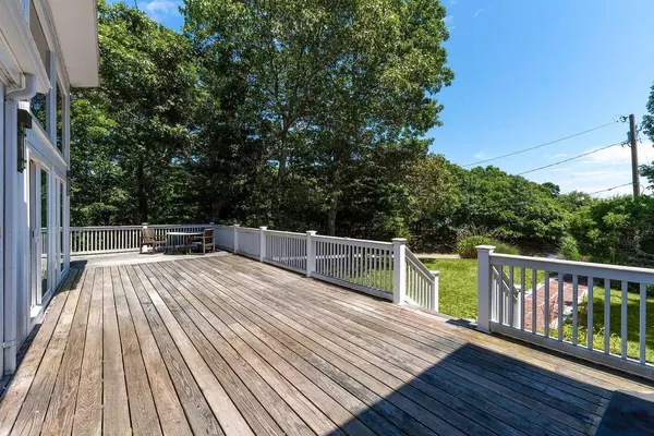 1 Monument LN, East Hampton, NY 11937