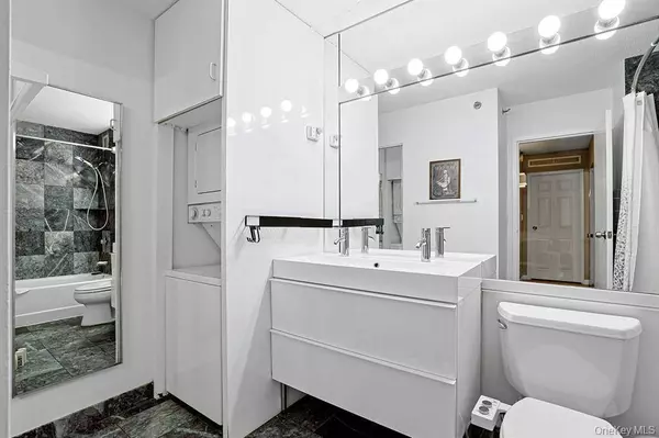 4 Martine AVE #411, White Plains, NY 10606