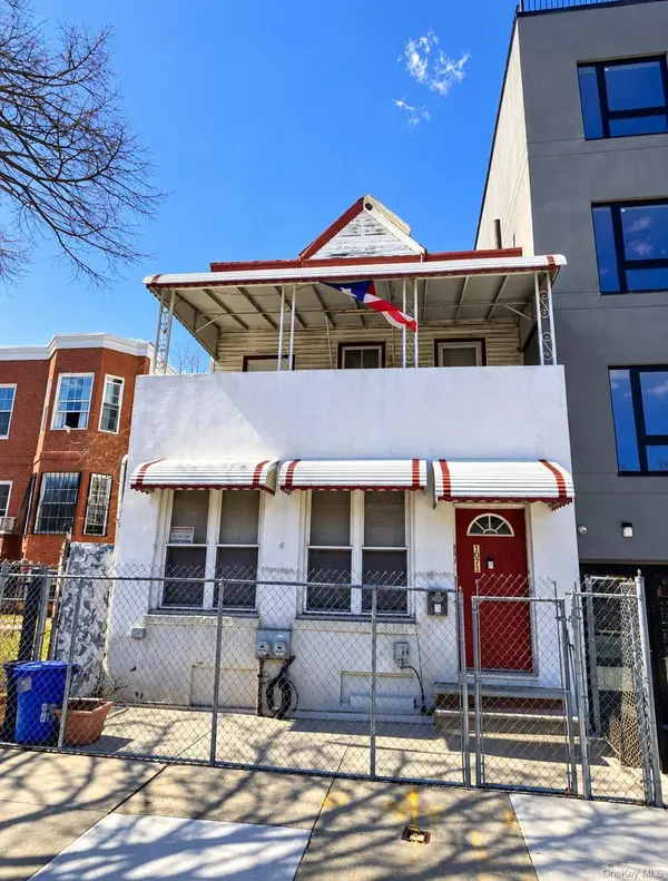 1071 Tiffany ST