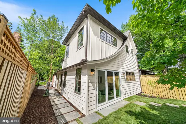 3822 VAN NESS ST NW, Washington, DC 20016
