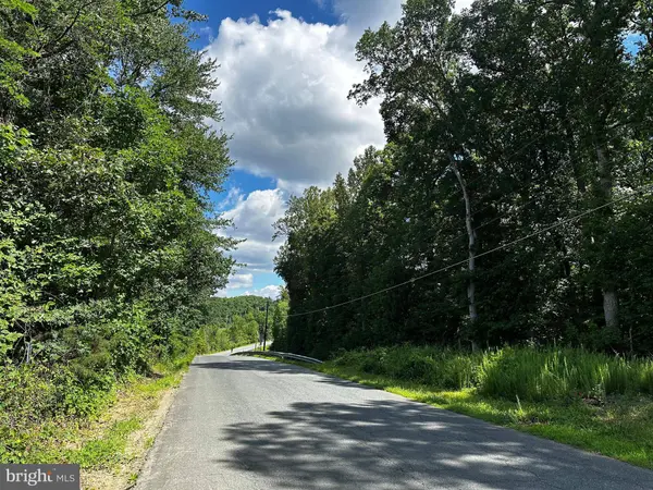 17201 INTERSTATE DR, Dumfries, VA 22026