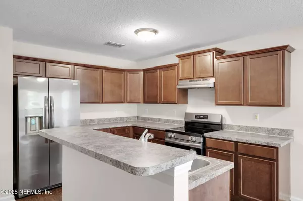 5651 VILLAGE POND CIR, Jacksonville, FL 32222