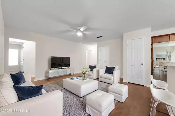 5651 VILLAGE POND CIR, Jacksonville, FL 32222