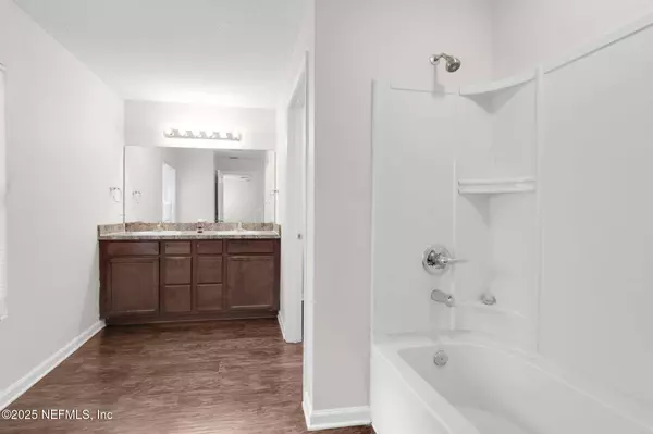 5651 VILLAGE POND CIR, Jacksonville, FL 32222