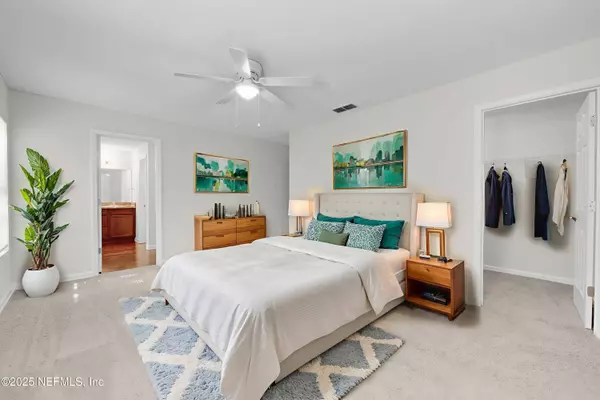 5651 VILLAGE POND CIR, Jacksonville, FL 32222