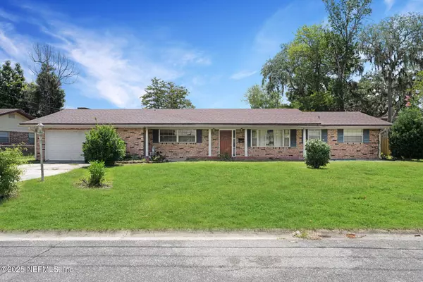 8460 LYNDA SUE LN W, Jacksonville, FL 32217