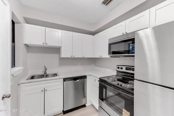 4768 BEVERLY CIR, Jacksonville, FL 32210