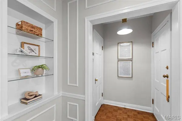 7520 Oxford DR #1E, Clayton, MO 63105