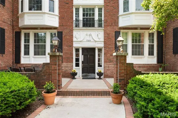 7520 Oxford DR #1E, Clayton, MO 63105