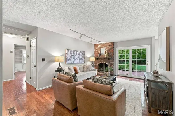 2176 Parasol DR, Chesterfield, MO 63017