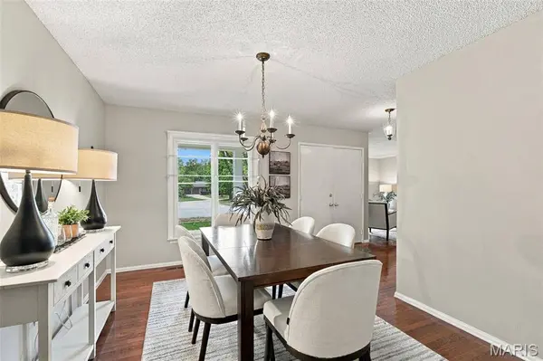 2176 Parasol DR, Chesterfield, MO 63017