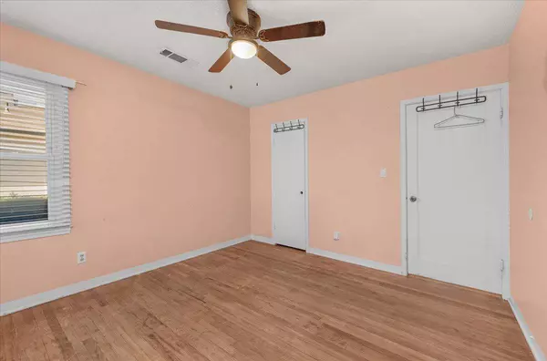 2835 N Vagedes AVE, Fresno, CA 93705