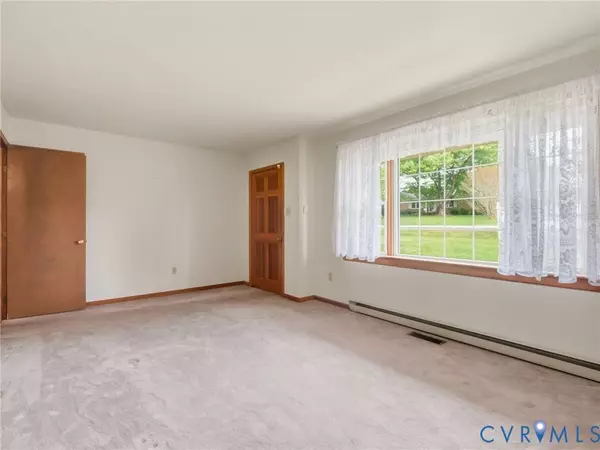 2308 Grassy Knoll LN, North Chesterfield, VA 23236