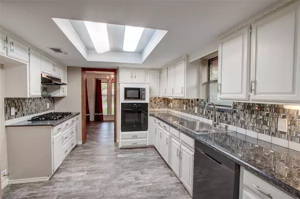 339 Hummingbird Lane, Duncanville, TX 75137