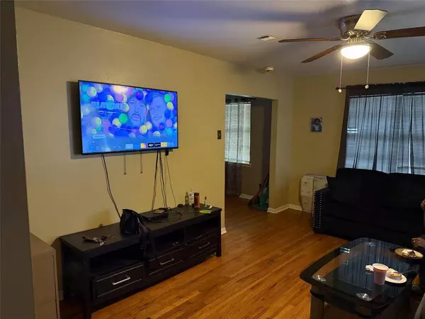 1304 E Tucker Street, Fort Worth, TX 76104