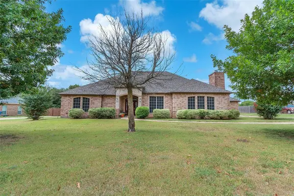 1921 Willow Bend Drive, Oak Leaf, TX 75154
