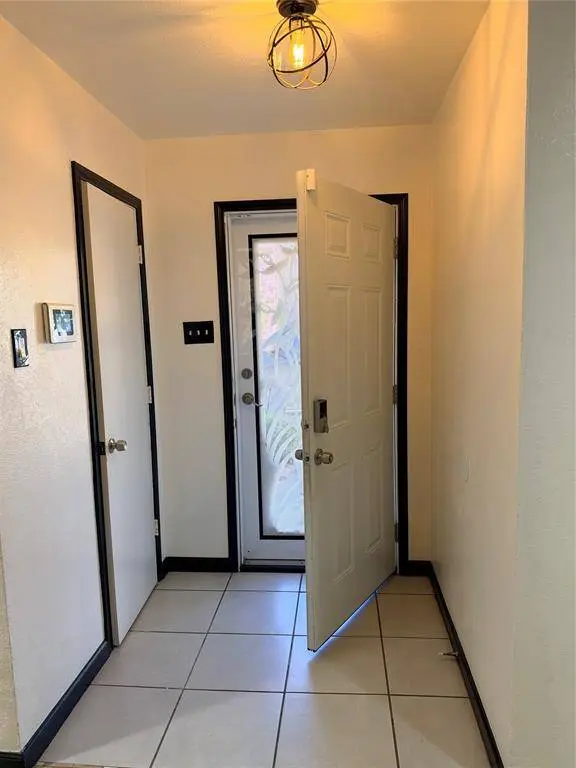 118 Country Bend Drive, Duncanville, TX 75137