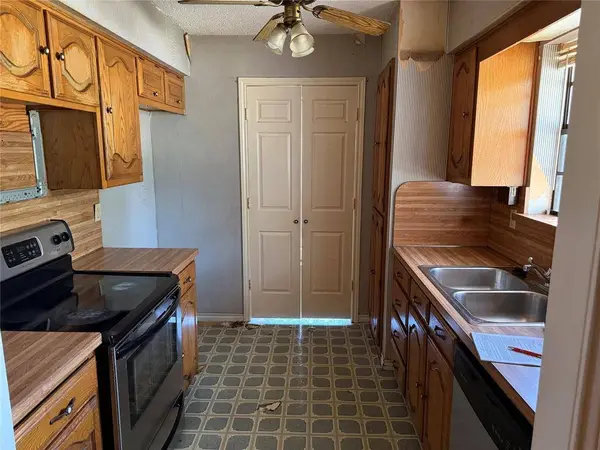 1129 Evergreen Circle, Desoto, TX 75115