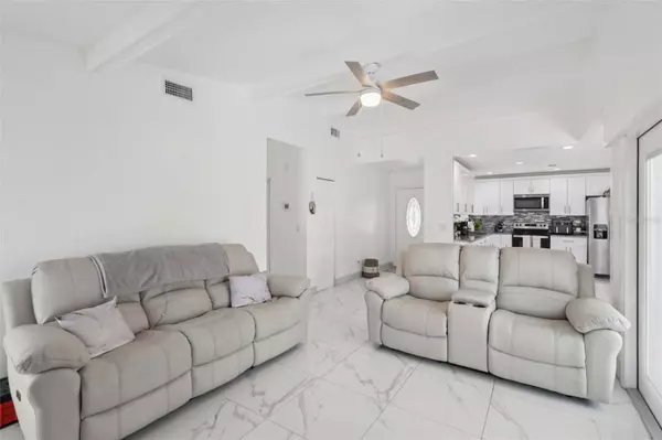 10329 DELMAR CIR, Tampa, FL 33624