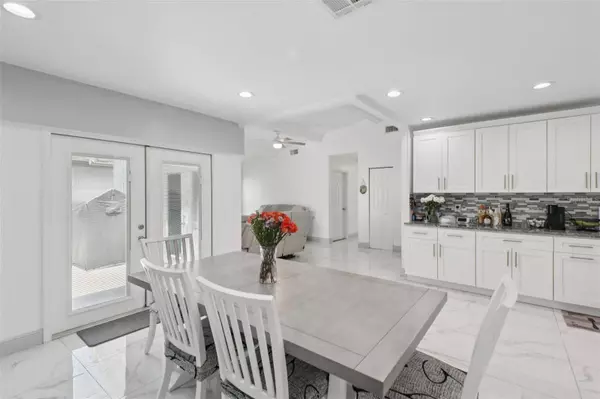 10329 DELMAR CIR, Tampa, FL 33624