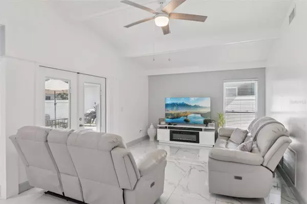 10329 DELMAR CIR, Tampa, FL 33624