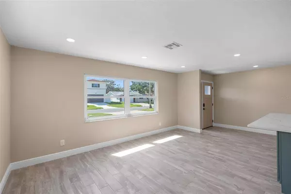 5901 DENVER ST NE, St Petersburg, FL 33703