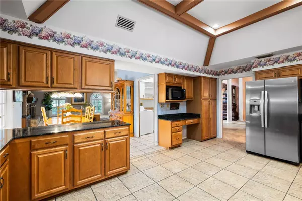 4407 MEADOW WOOD WAY, Tampa, FL 33618