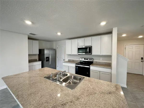 36711 SPANISH ROSE DR, Dade City, FL 33525