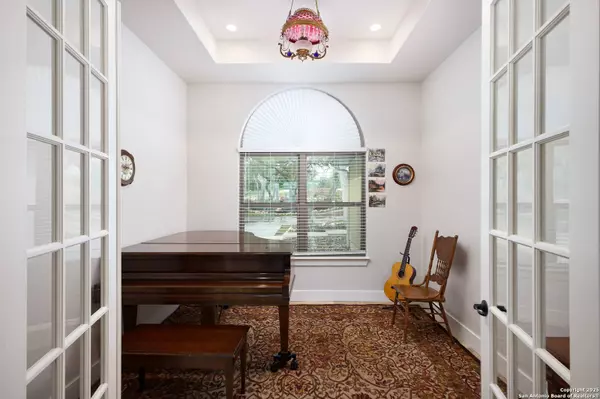 5664 Dry Comal Dr, New Braunfels, TX 78132