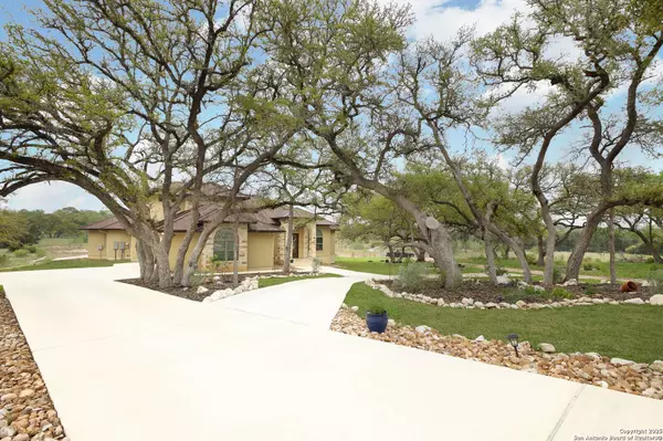 5664 Dry Comal Dr, New Braunfels, TX 78132