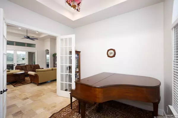 5664 Dry Comal Dr, New Braunfels, TX 78132