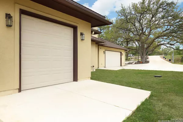 5664 Dry Comal Dr, New Braunfels, TX 78132