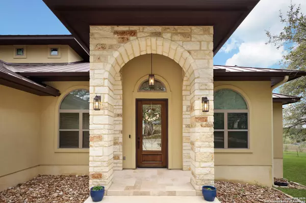 5664 Dry Comal Dr, New Braunfels, TX 78132