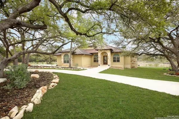 5664 Dry Comal Dr, New Braunfels, TX 78132