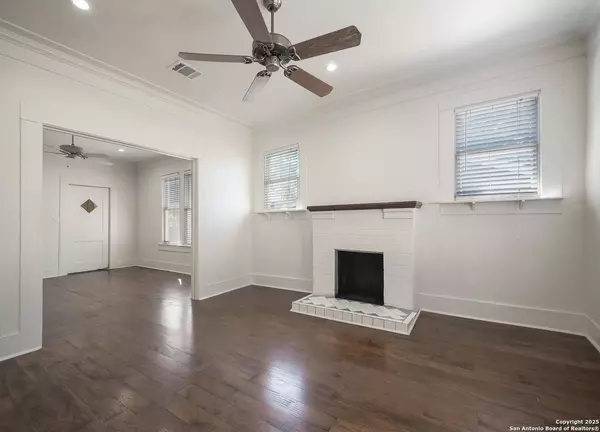 906 Grayson St, San Antonio, TX 78208