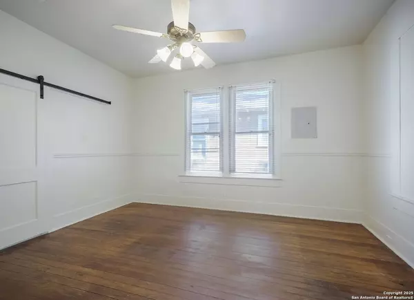 906 Grayson St, San Antonio, TX 78208