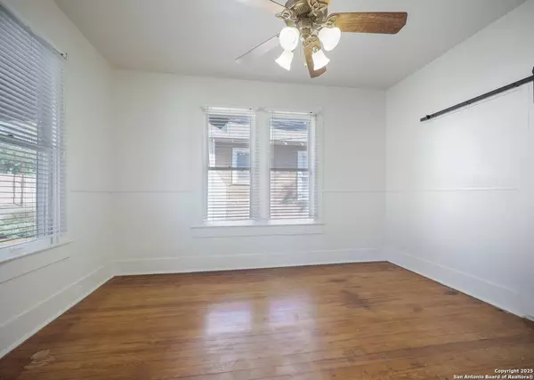 906 Grayson St, San Antonio, TX 78208