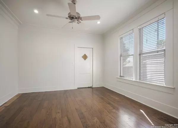 906 Grayson St, San Antonio, TX 78208