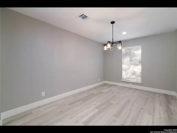 8619 Oak Ledge, San Antonio, TX 78217