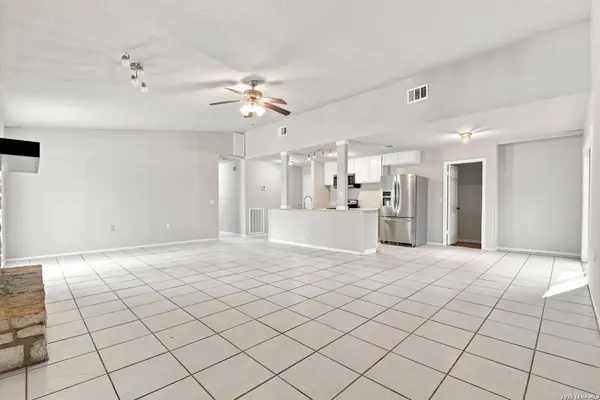 5918 Patrick Henry St, San Antonio, TX 78233