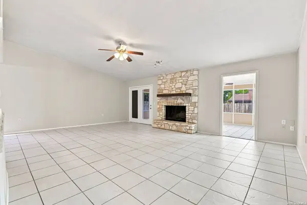 5918 Patrick Henry St, San Antonio, TX 78233