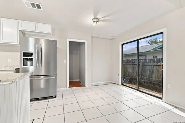 5918 Patrick Henry St, San Antonio, TX 78233