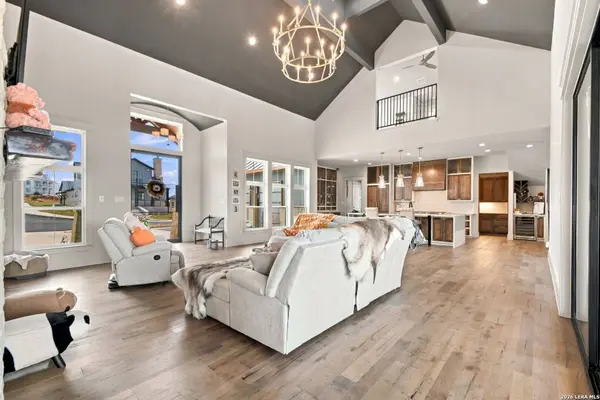 343 Janice Ave, Castroville, TX 78009