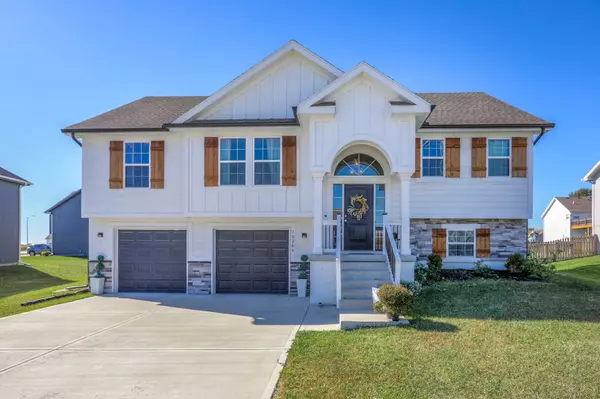 New Listing 10206 N Quincy Ave, Kansas City, MO 64156,Jenny Hines