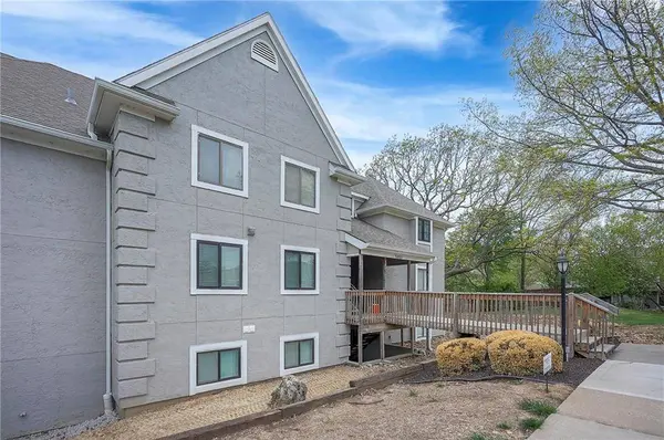 5860 Park    Unit #12 ST, Shawnee, KS 66216